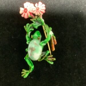 Green Frog Brooch with Pink Flowers